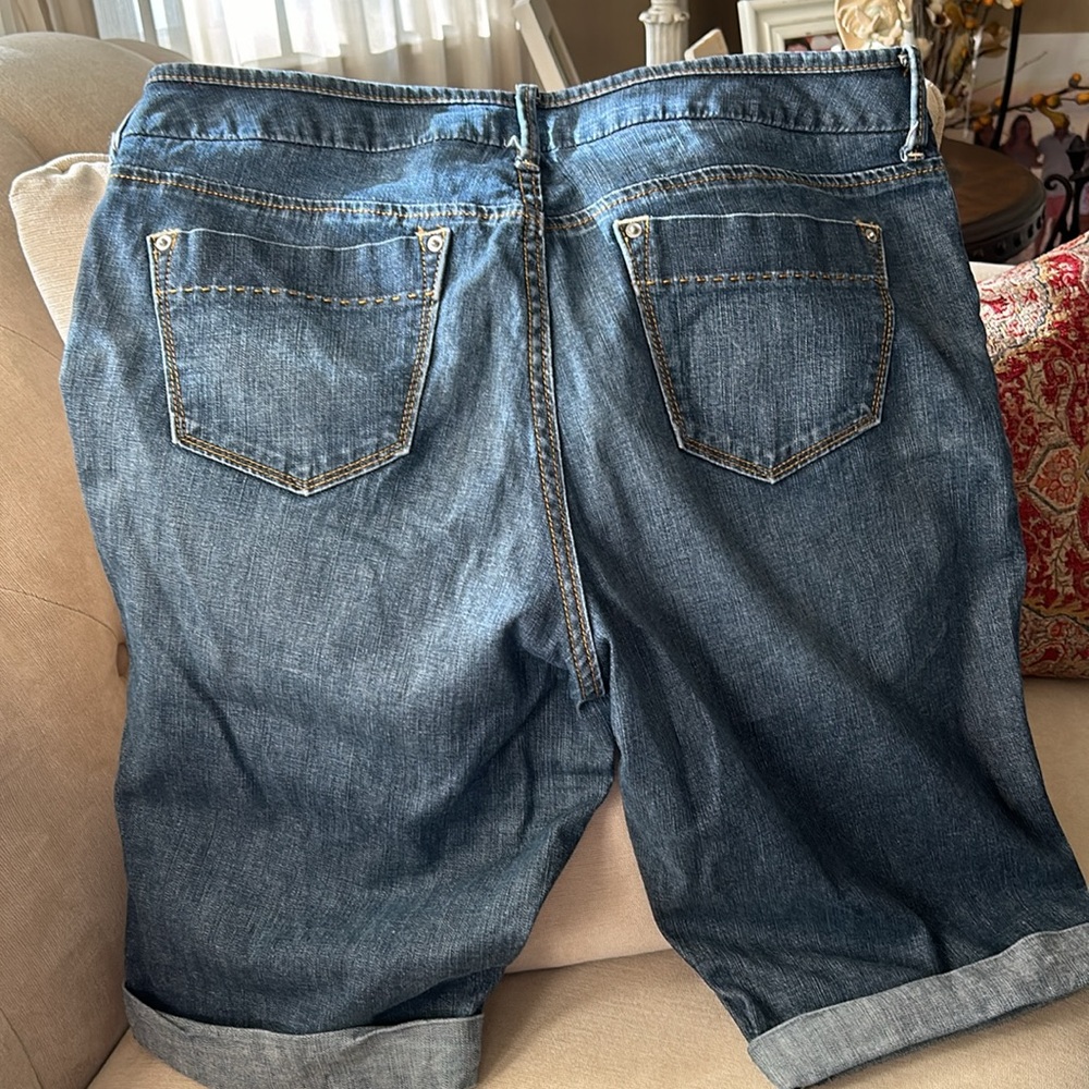 BANANA REPUBLIC BERMUDA JEAN SHORT - Picture 3 of 4